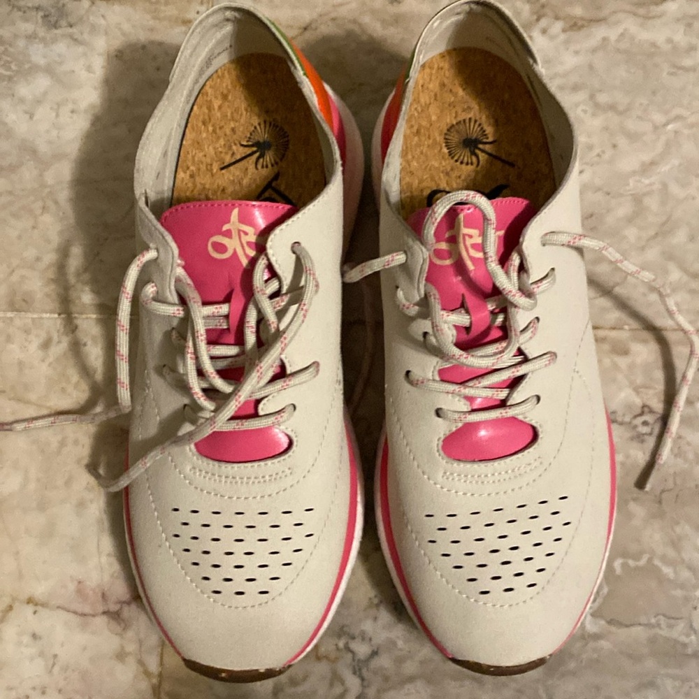OTBT Free Sneakers size 8.5 Color: Chamois